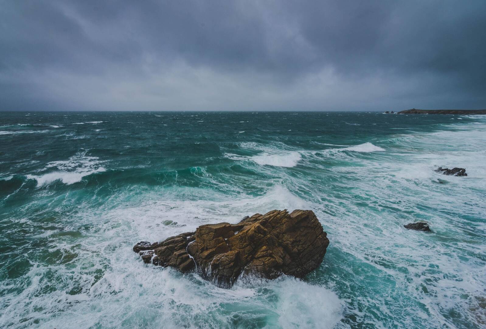 rocks-6278936_1920